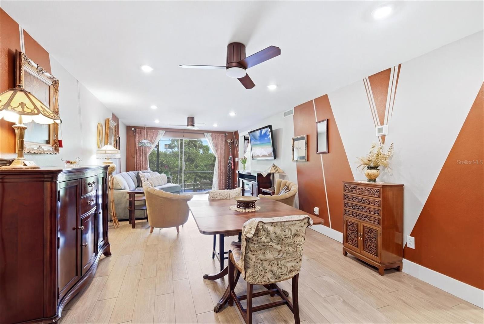 BAYOU HOUSE APTS - Residential