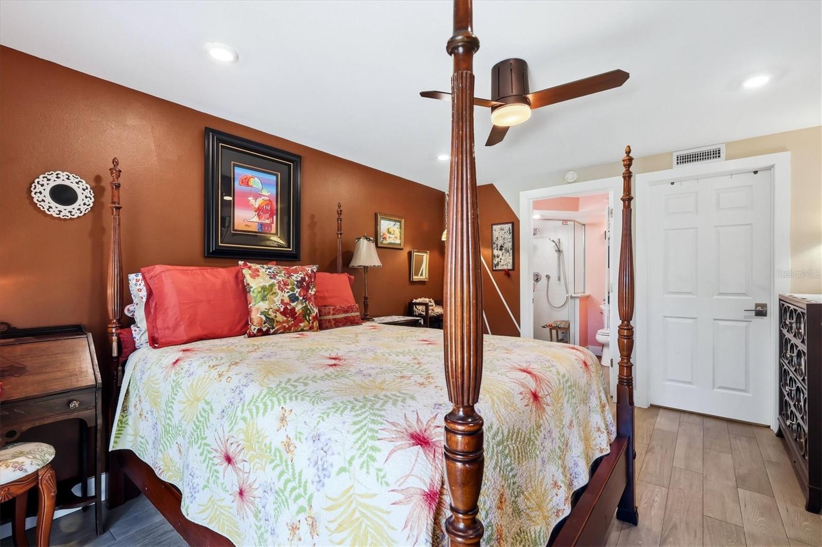 BAYOU HOUSE APTS - Residential