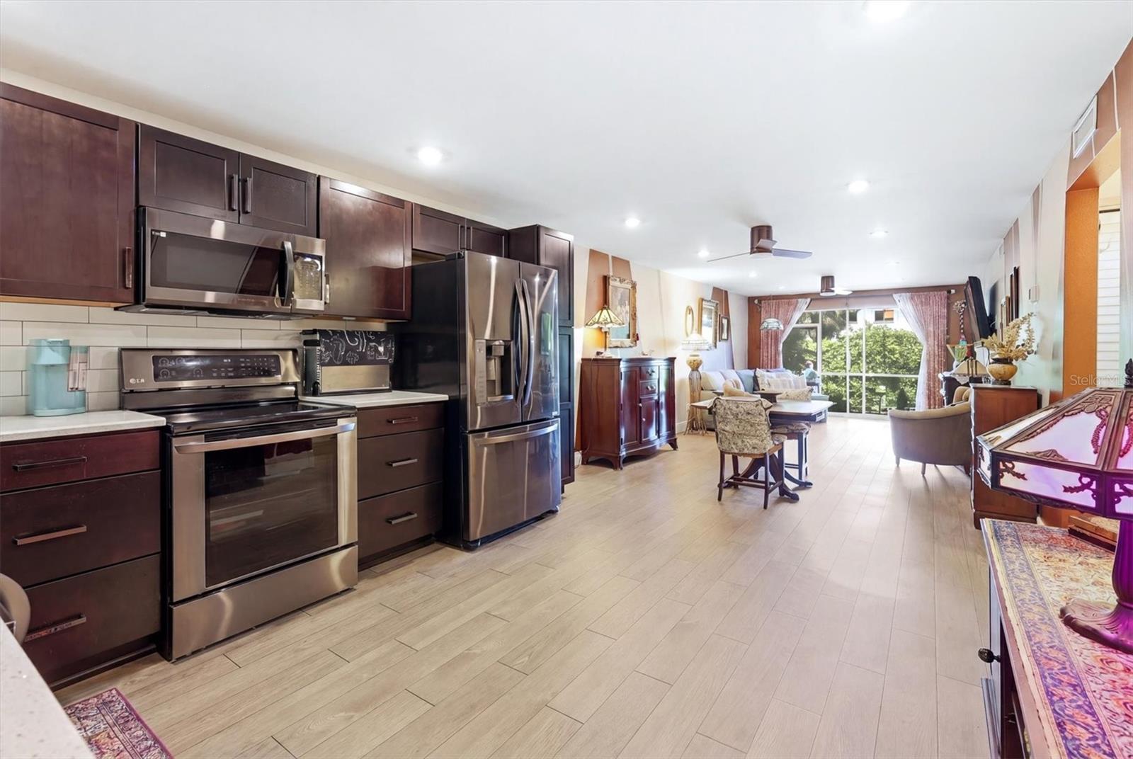 BAYOU HOUSE APTS - Residential