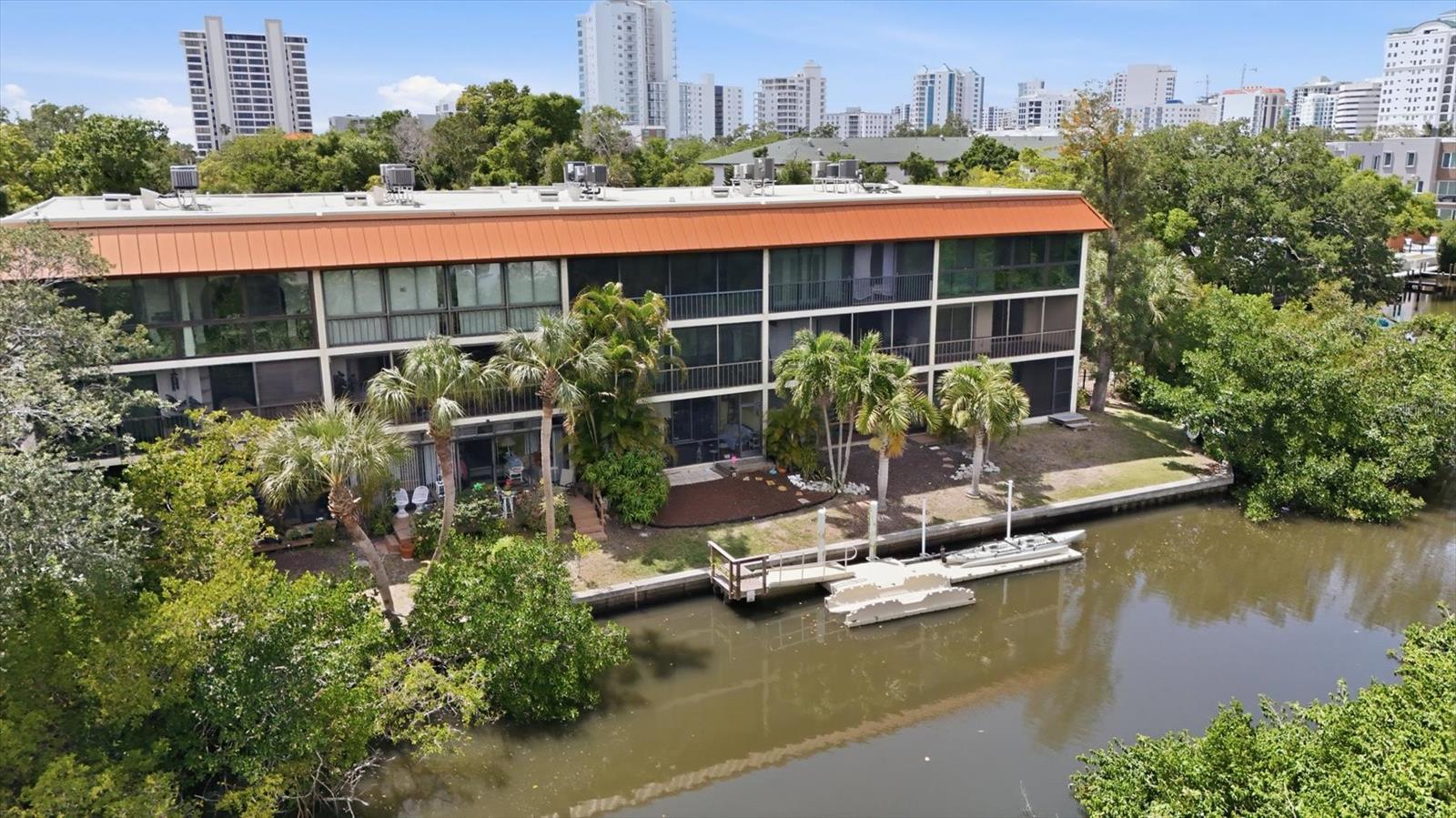 BAYOU HOUSE APTS - Residential