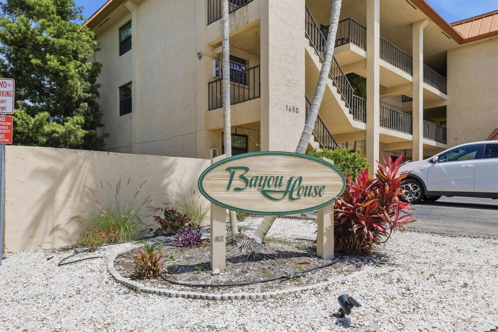 BAYOU HOUSE APTS - Residential
