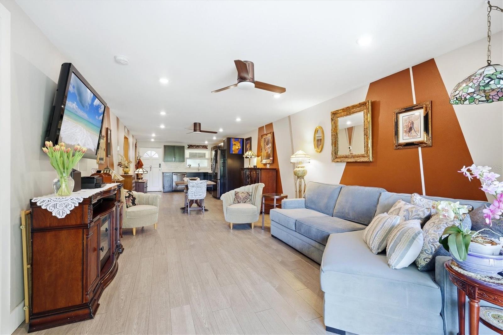 BAYOU HOUSE APTS - Residential