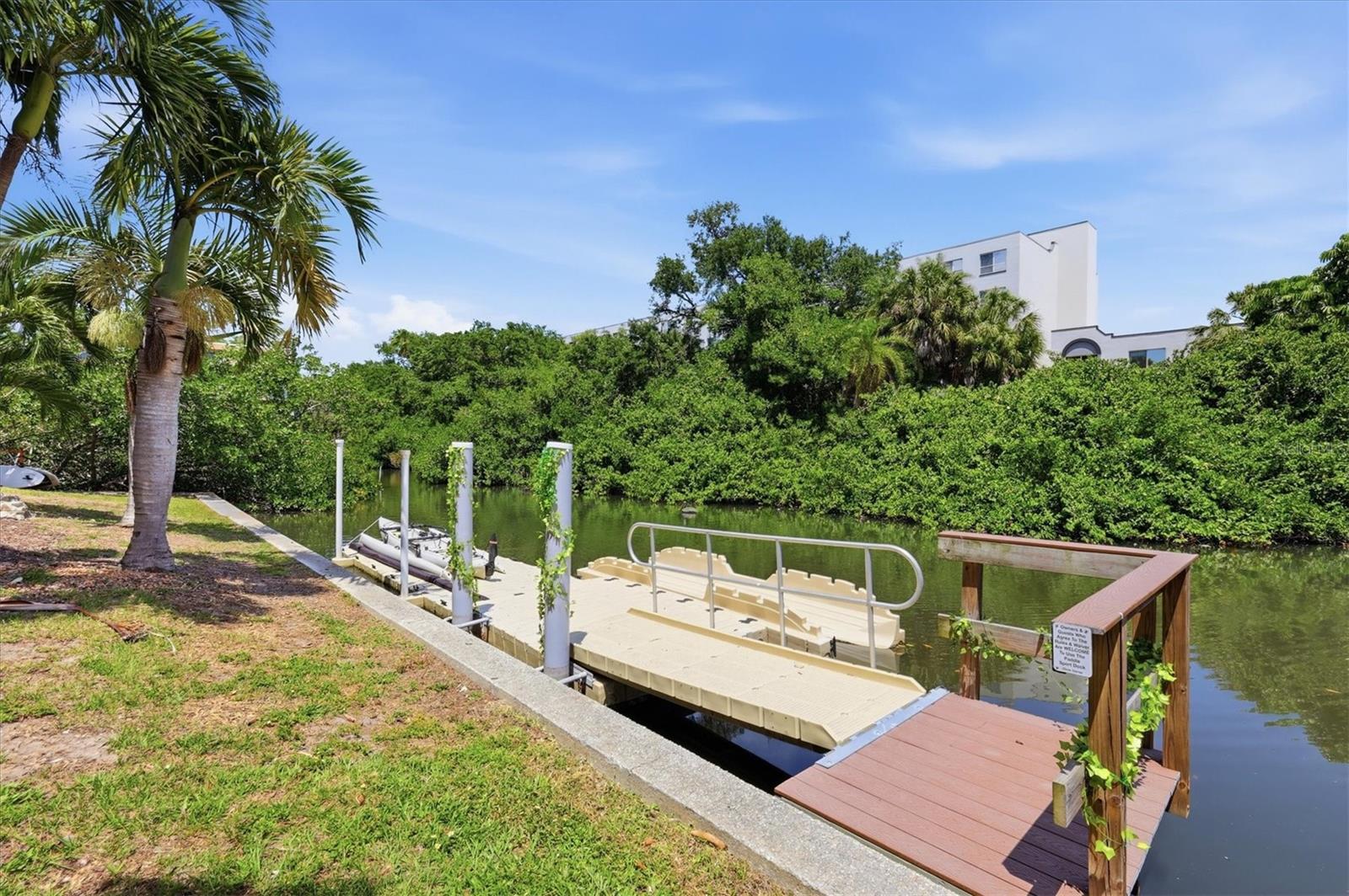 BAYOU HOUSE APTS - Residential