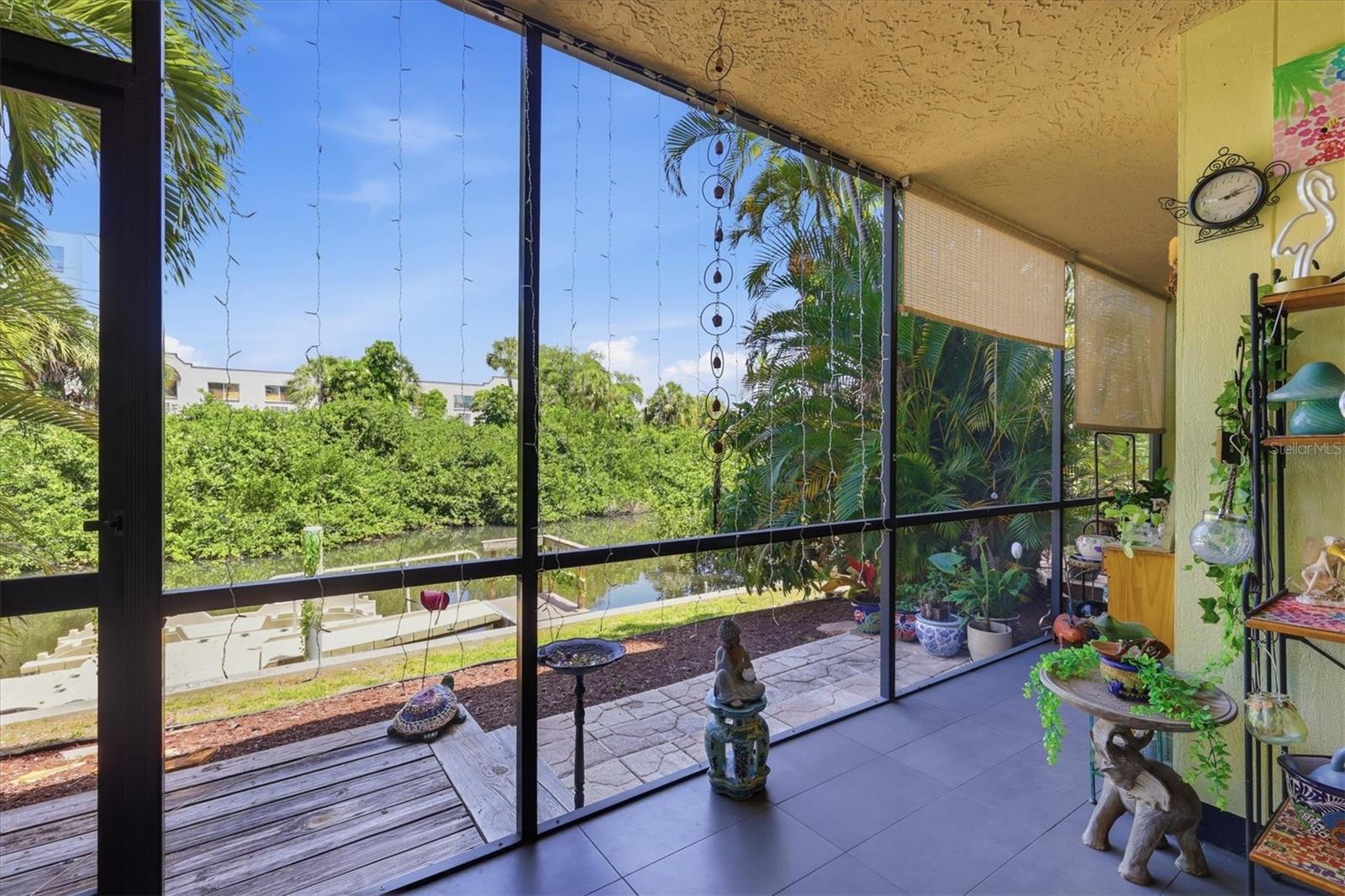 BAYOU HOUSE APTS - Residential