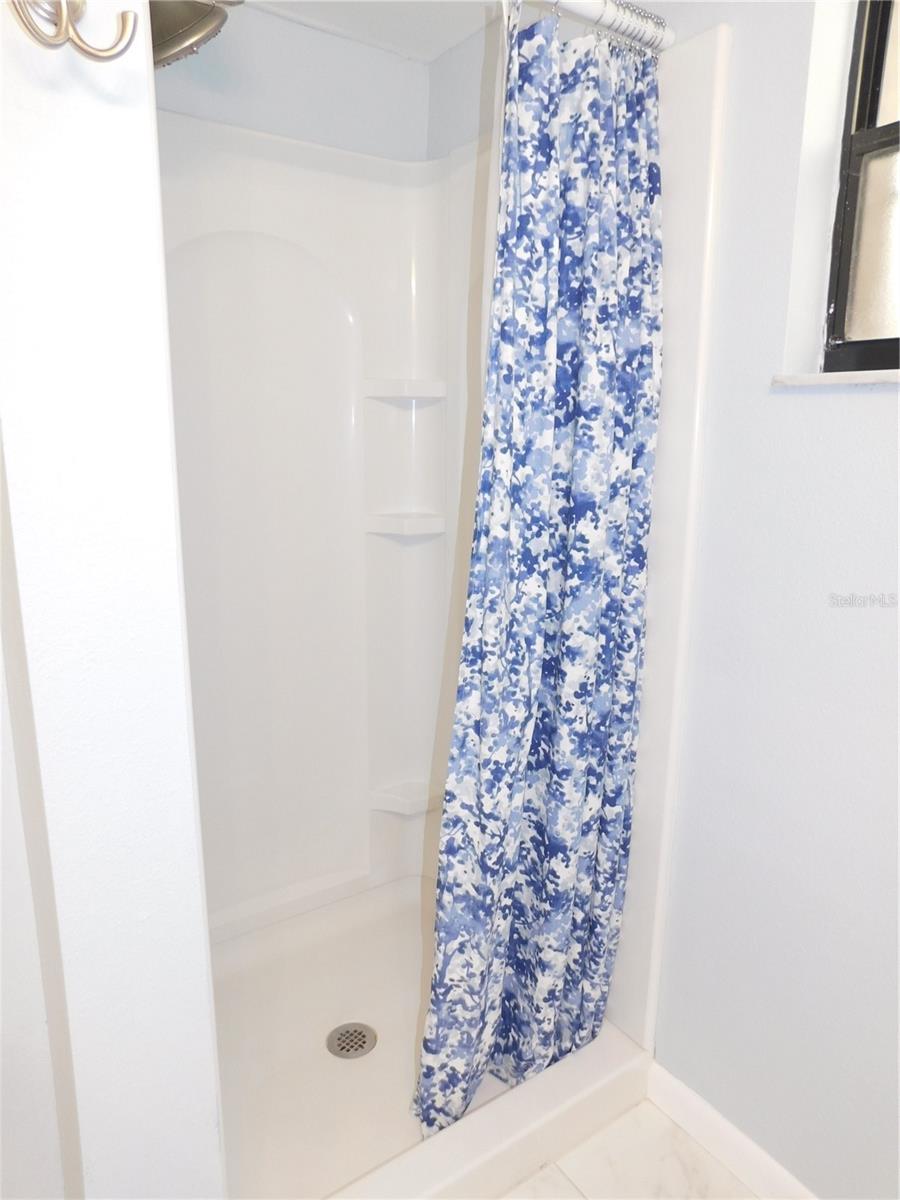 EAST LAKE WOODLANDS WOODLAKE RUN - Residential Lease
