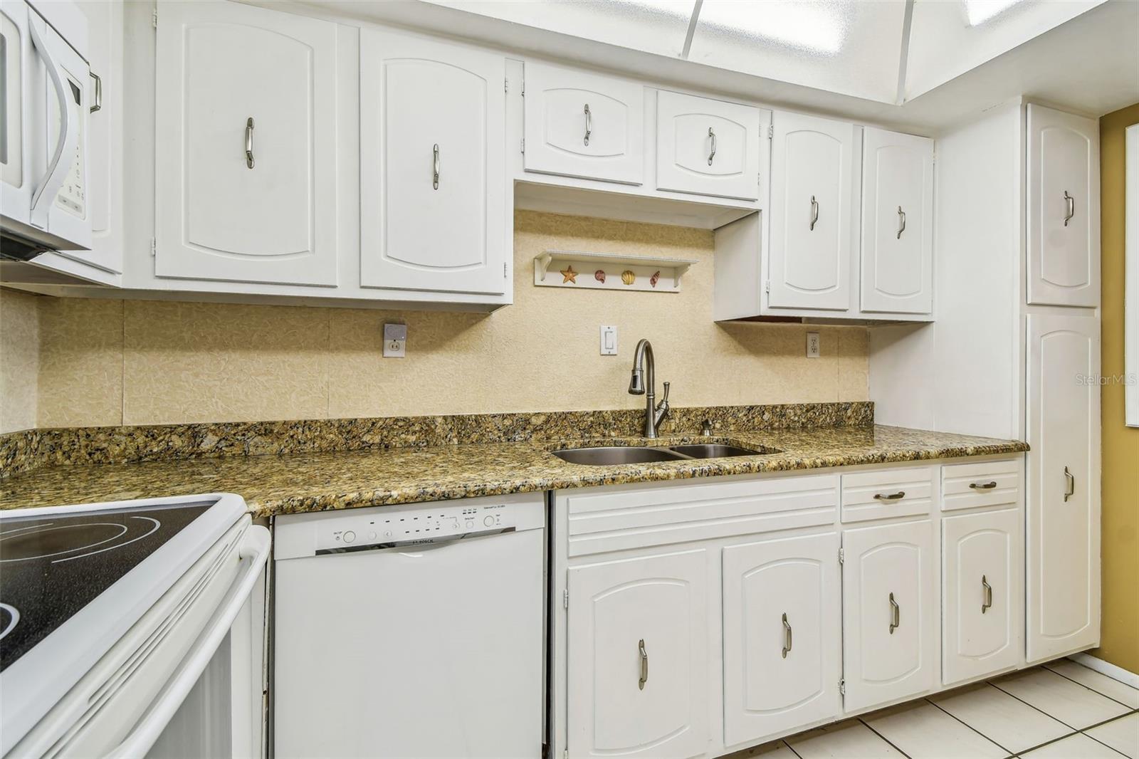 REDINGTON TOWERS BLDG 2 CONDO - Residential