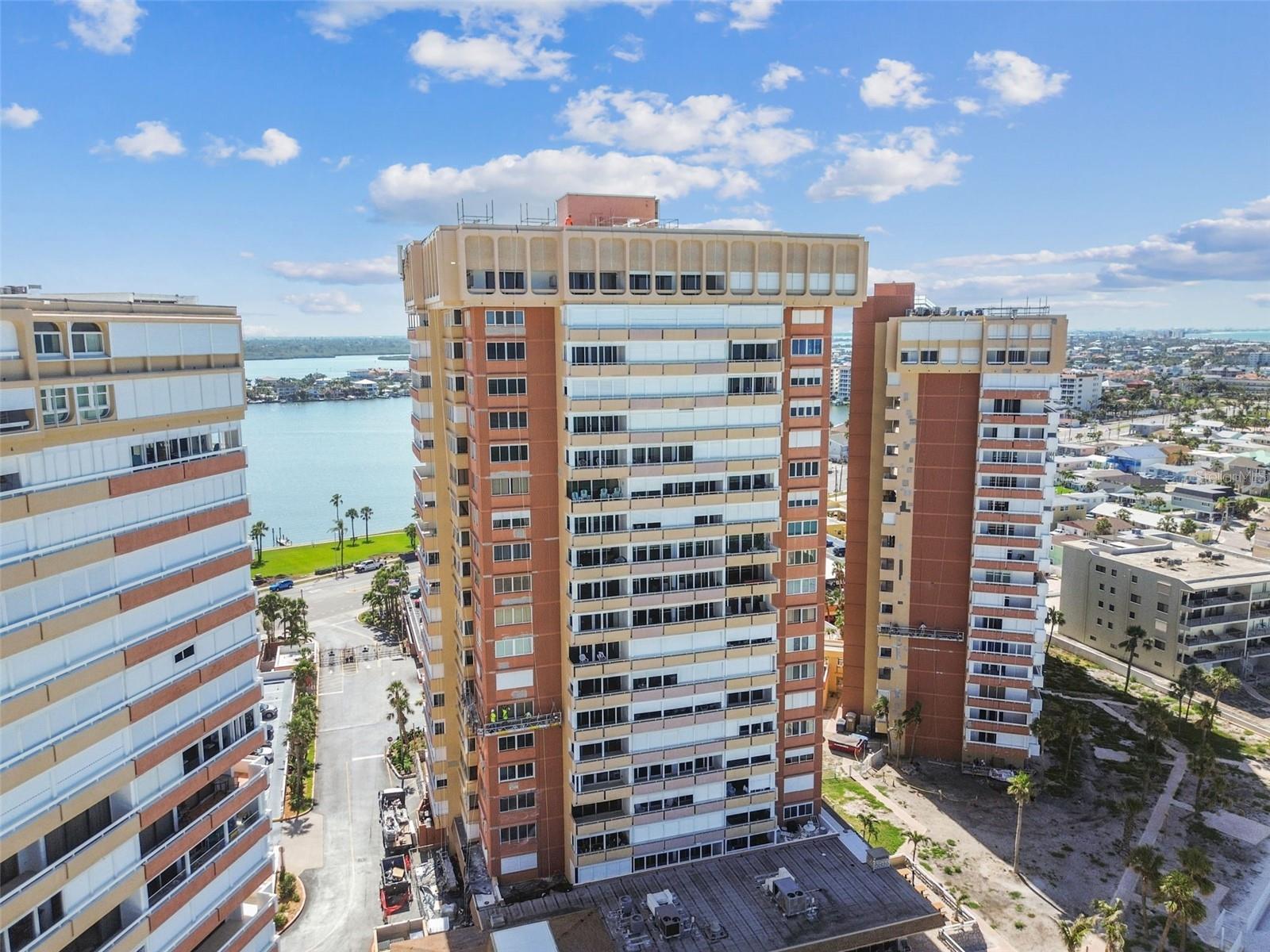 REDINGTON TOWERS BLDG 2 CONDO - Residential