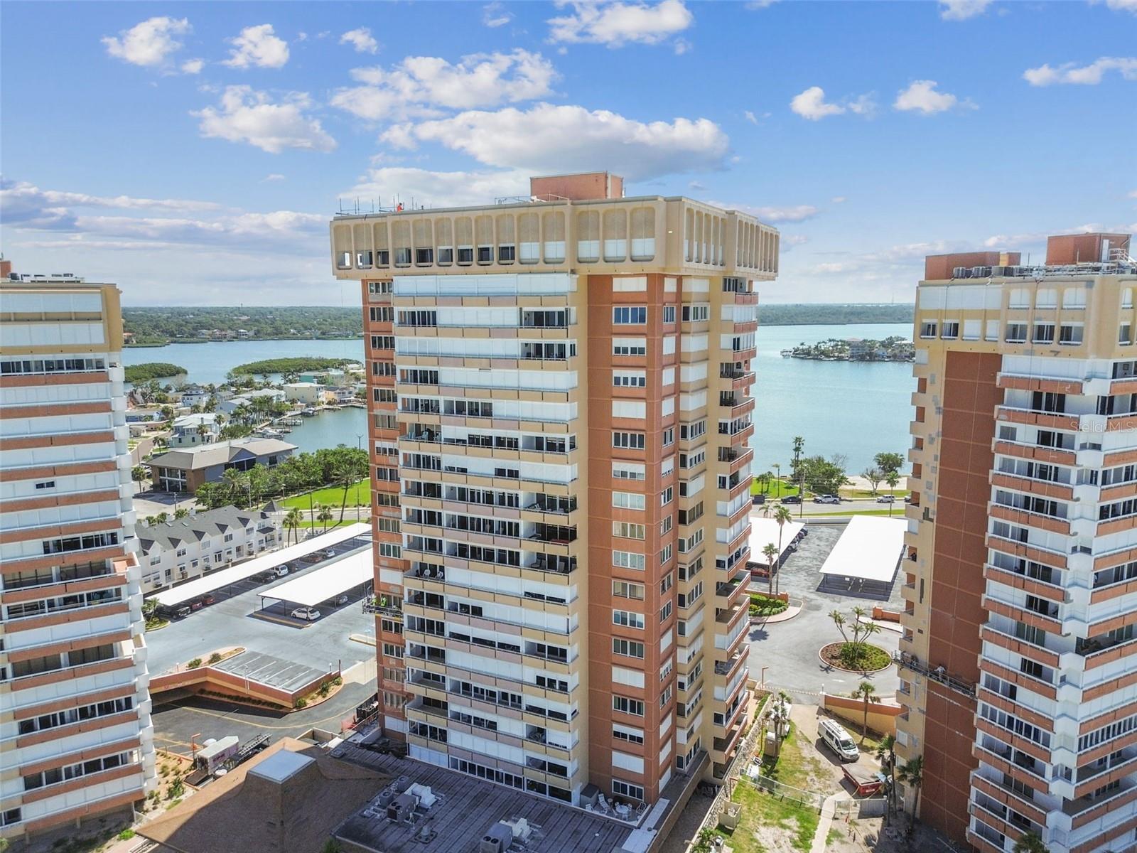 REDINGTON TOWERS BLDG 2 CONDO - Residential