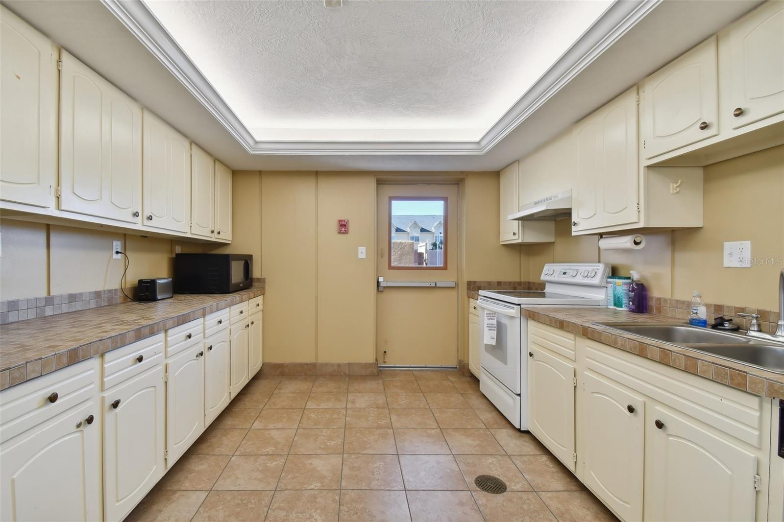 REDINGTON TOWERS BLDG 2 CONDO - Residential