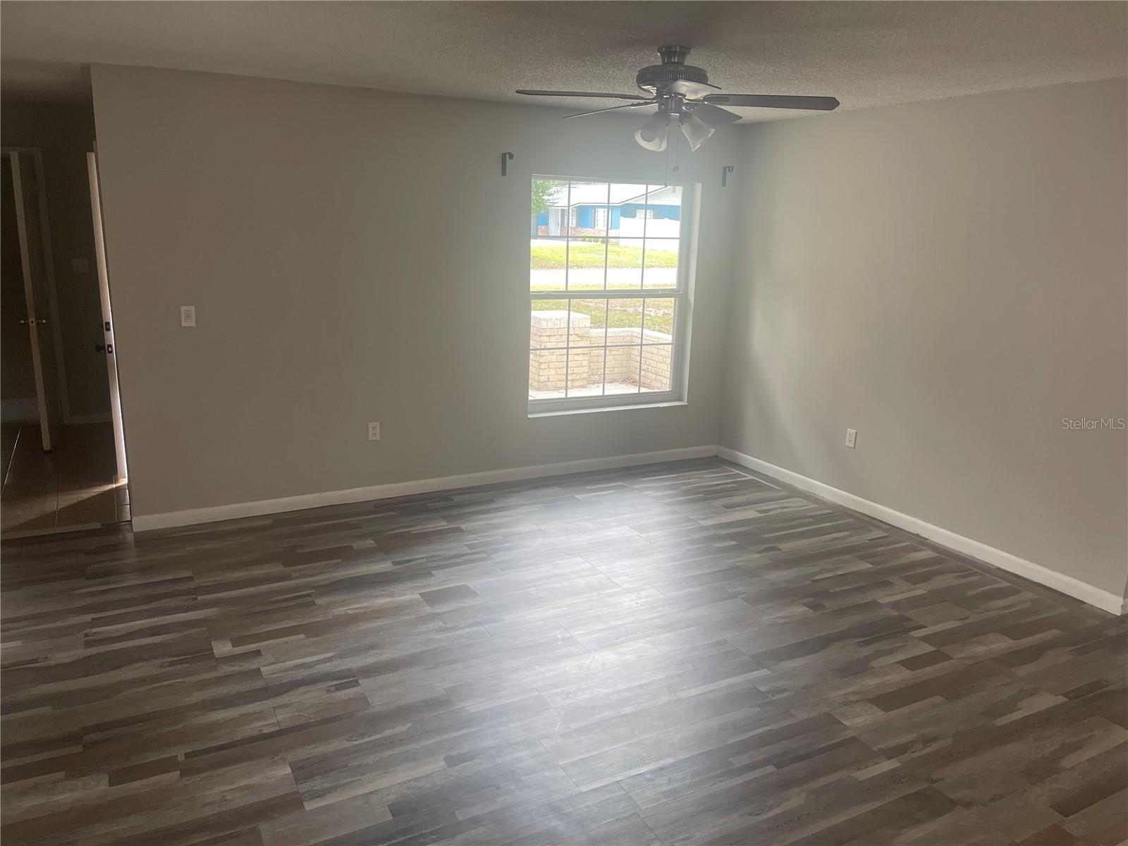 906 ESSEX ROAD - Photo 4