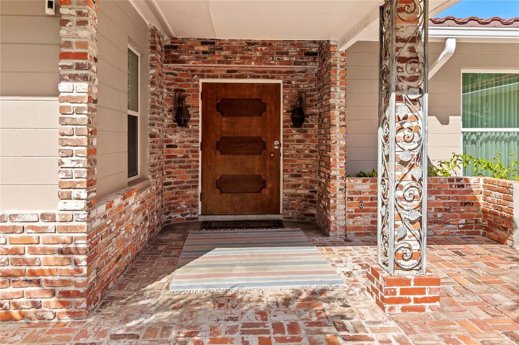 Photo of 2605 Desoto Road, Sarasota, FL 34234 (MLS # A4673038)