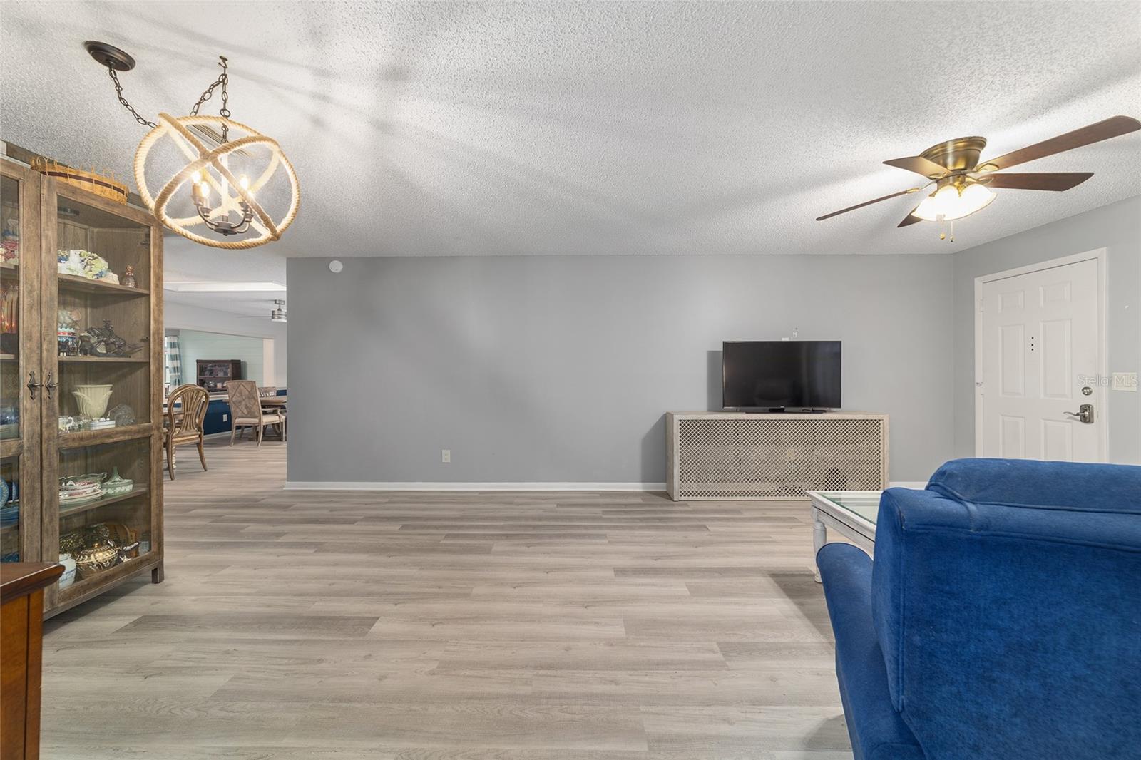 ON TOP OF THE WORLD - Residential