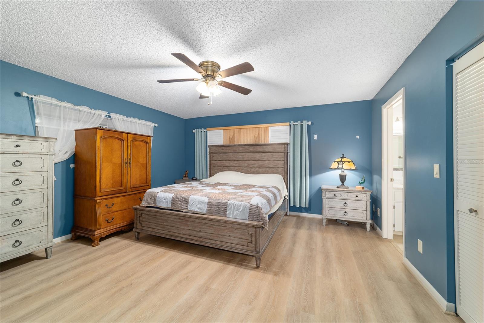 ON TOP OF THE WORLD - Residential