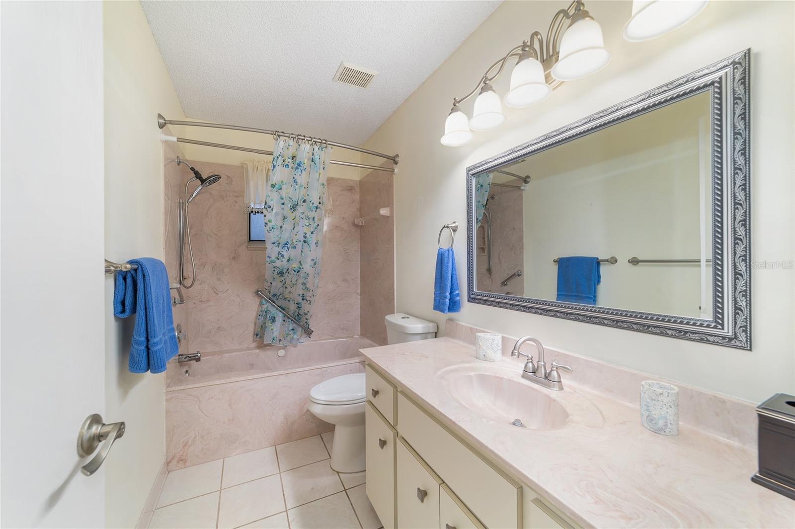 ON TOP OF THE WORLD - Residential