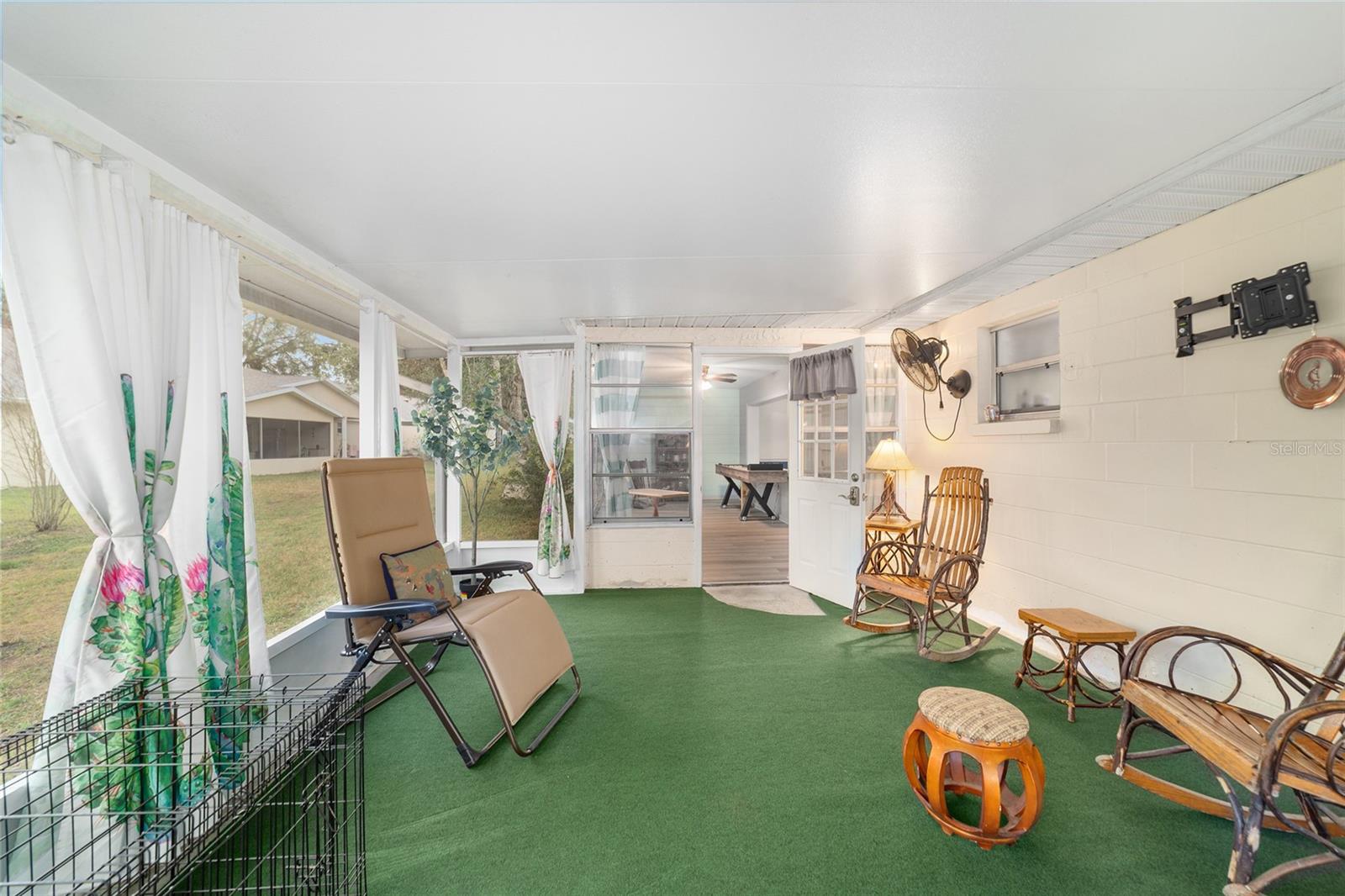 ON TOP OF THE WORLD - Residential