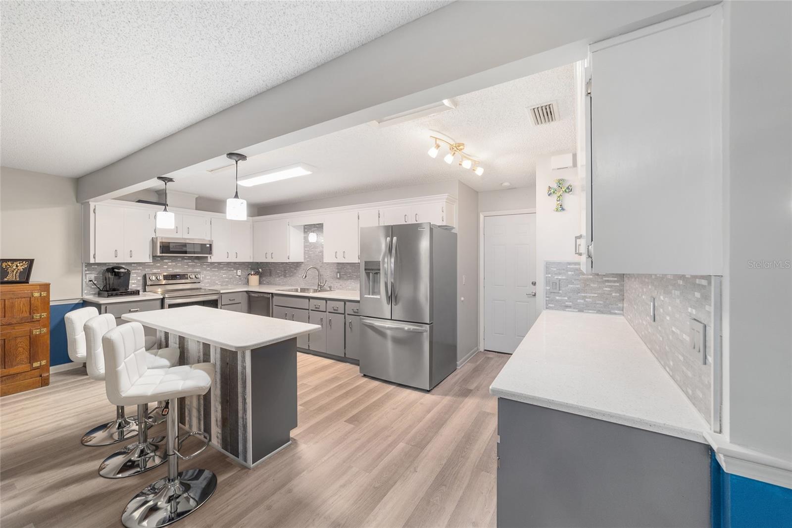 ON TOP OF THE WORLD - Residential