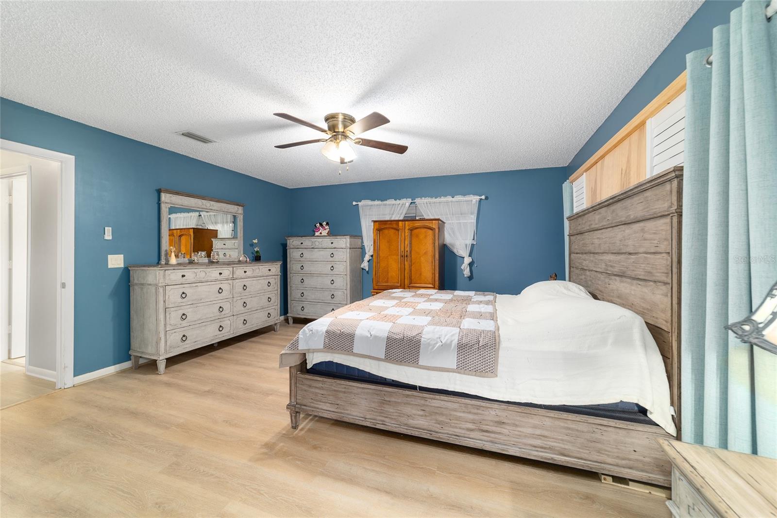 ON TOP OF THE WORLD - Residential