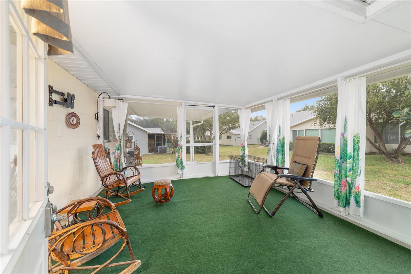 ON TOP OF THE WORLD - Residential