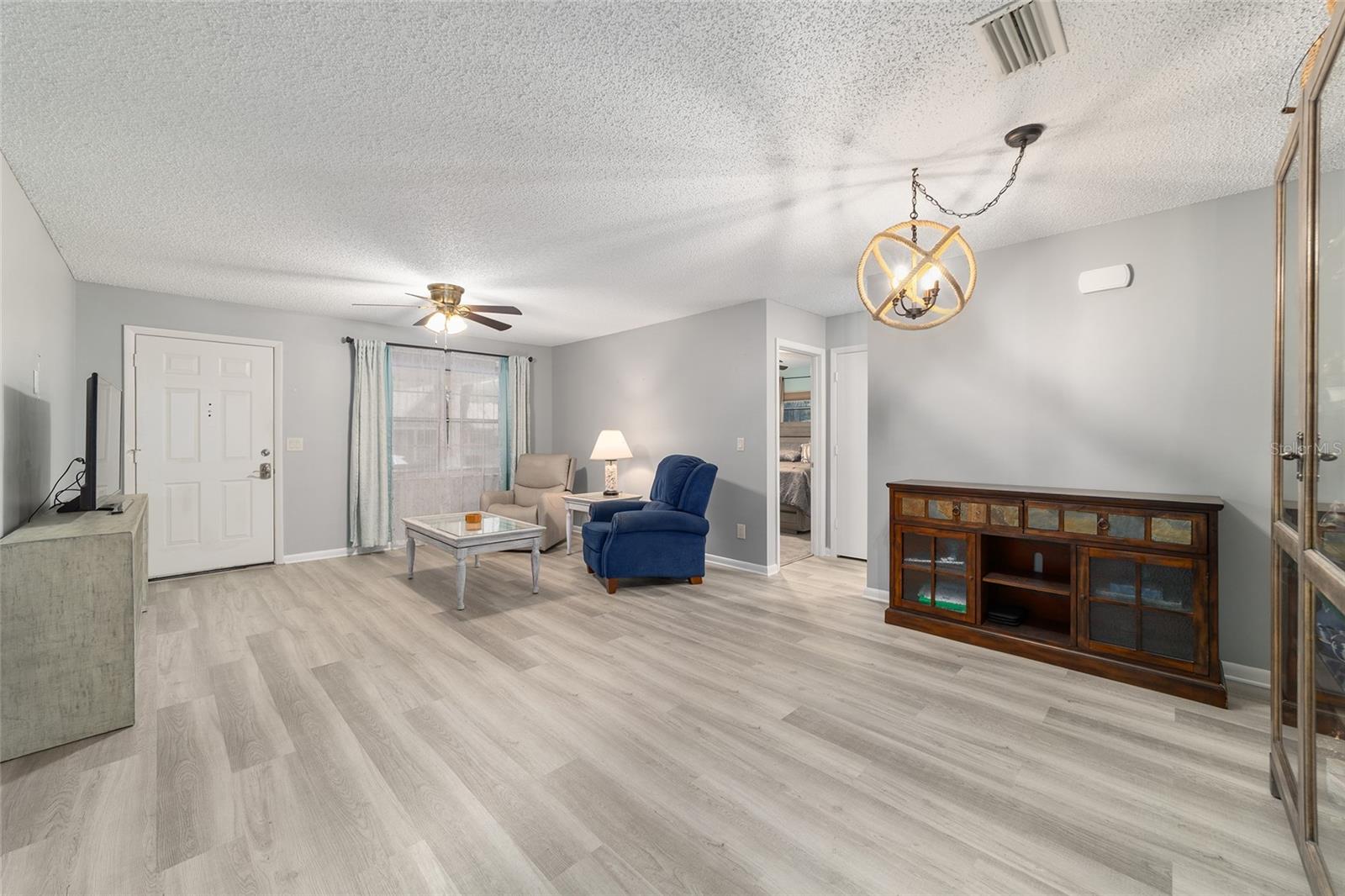 ON TOP OF THE WORLD - Residential