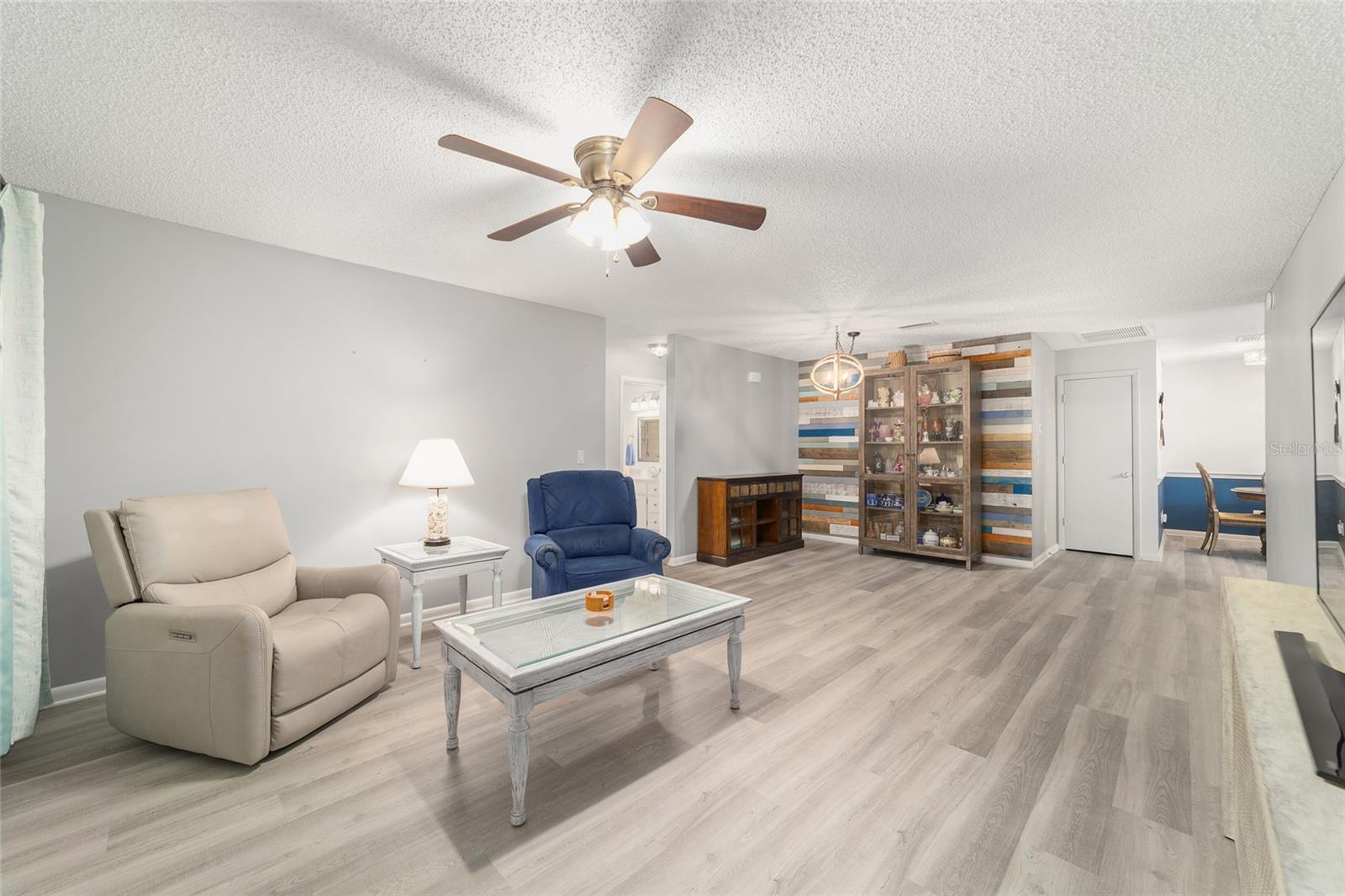 ON TOP OF THE WORLD - Residential