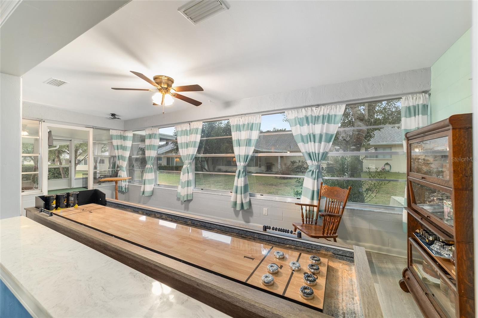 ON TOP OF THE WORLD - Residential