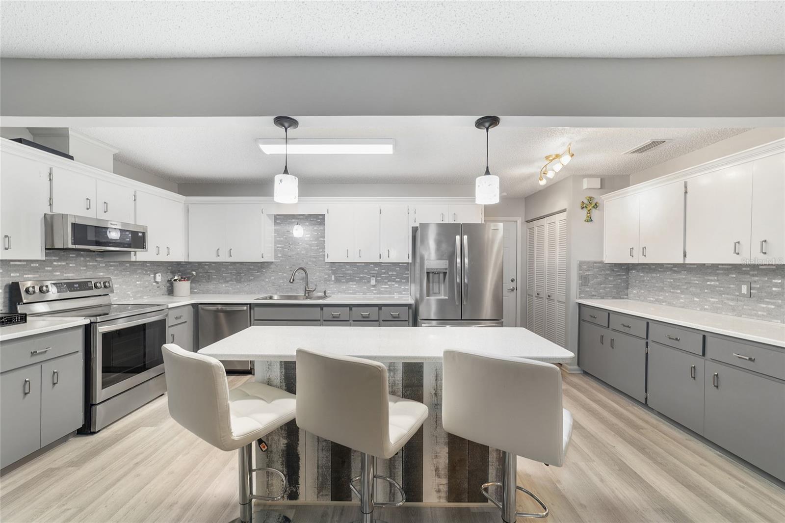 ON TOP OF THE WORLD - Residential