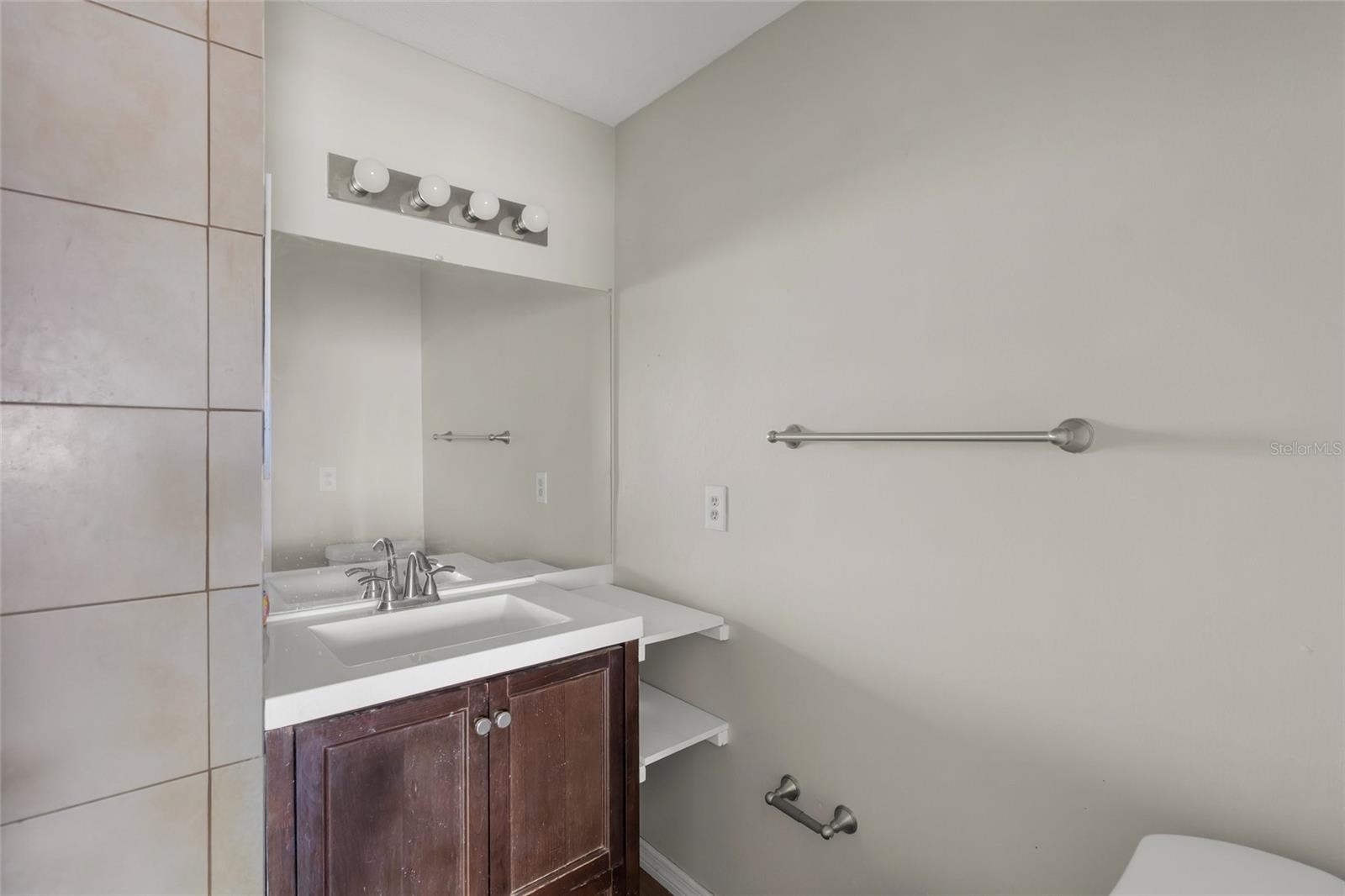 LAKE TIPPECANOE - Residential Lease