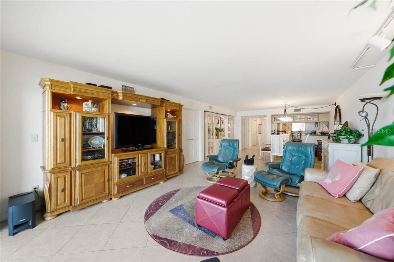 VIEWPOINT-ON-THE-BAY CONDO - Residential