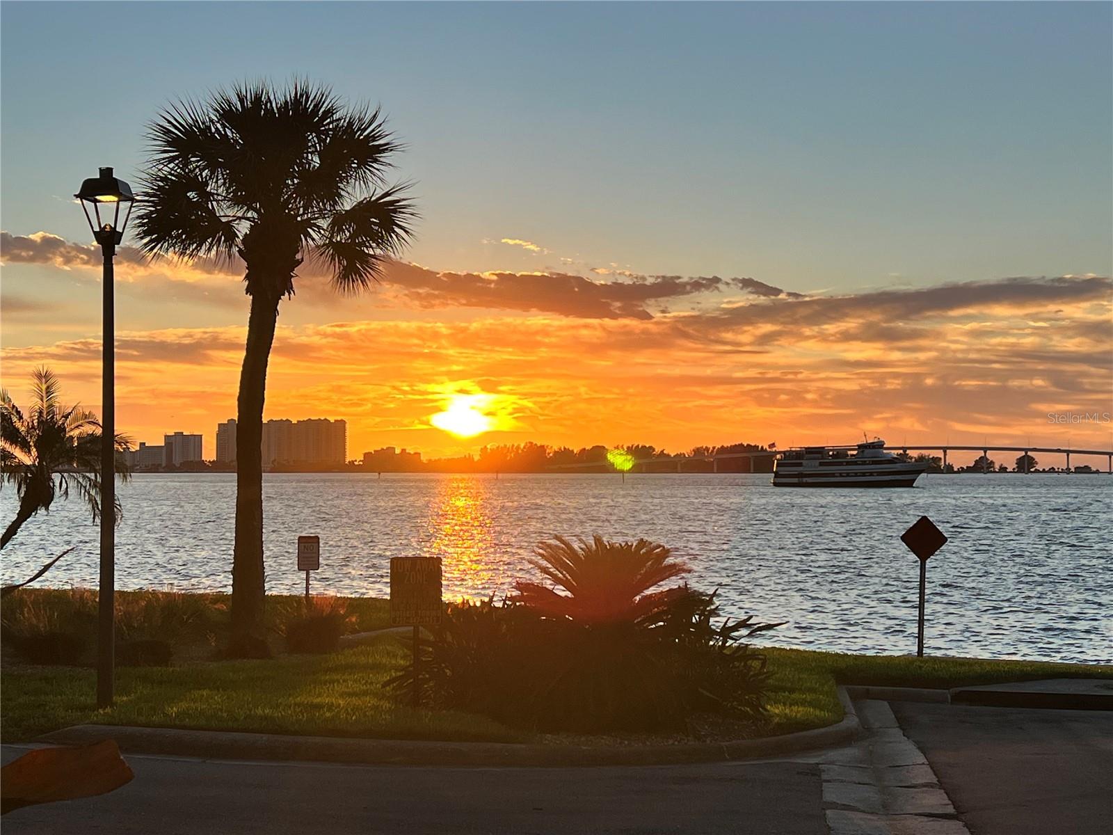 VIEWPOINT-ON-THE-BAY CONDO - Residential