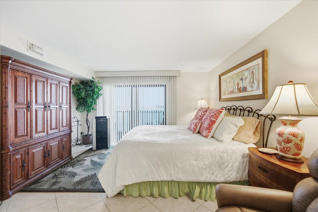 VIEWPOINT-ON-THE-BAY CONDO - Residential