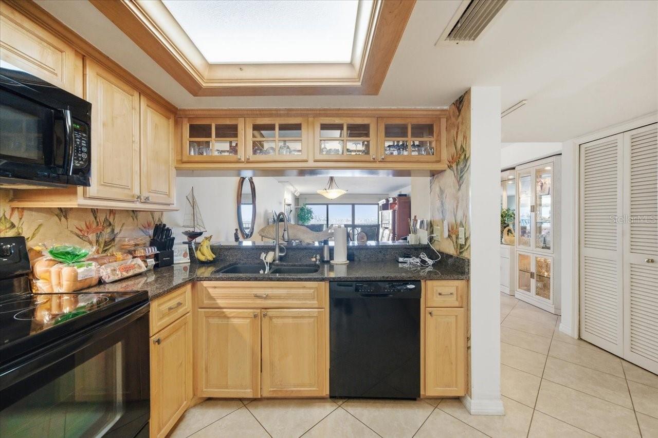 VIEWPOINT-ON-THE-BAY CONDO - Residential