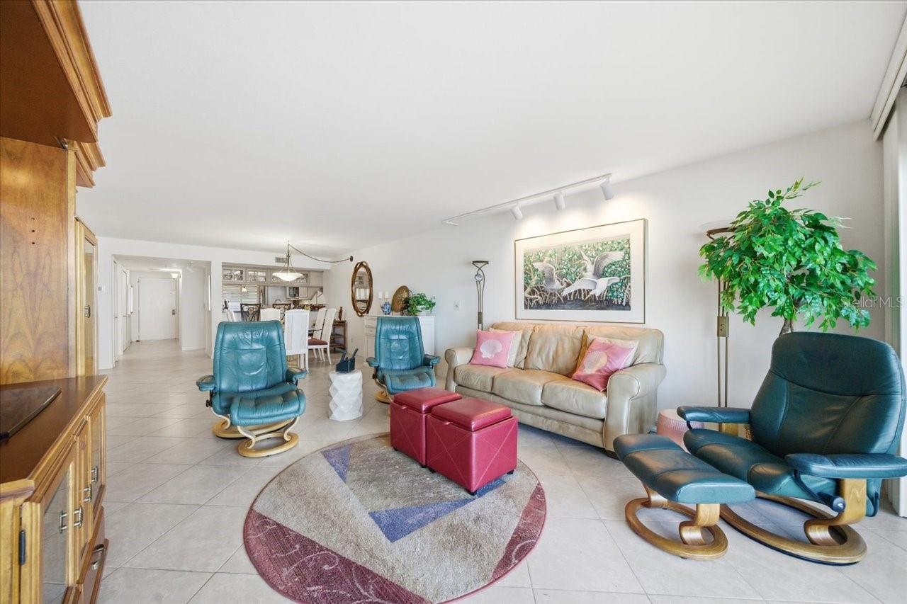 VIEWPOINT-ON-THE-BAY CONDO - Residential