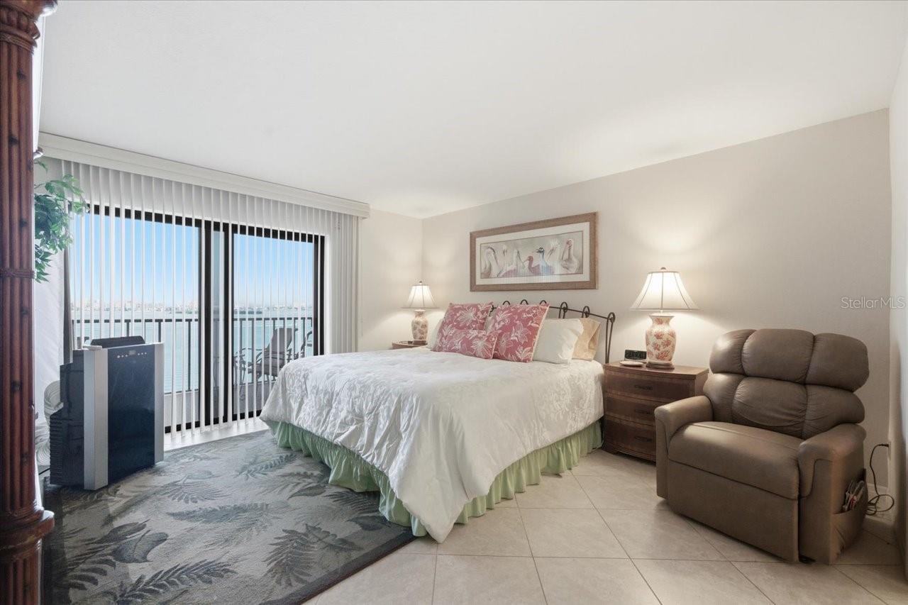 VIEWPOINT-ON-THE-BAY CONDO - Residential