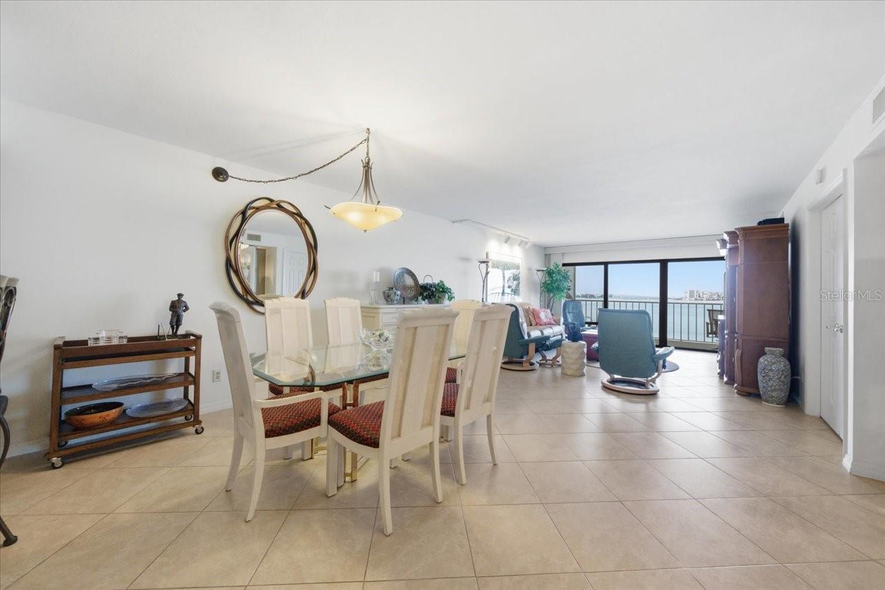 VIEWPOINT-ON-THE-BAY CONDO - Residential