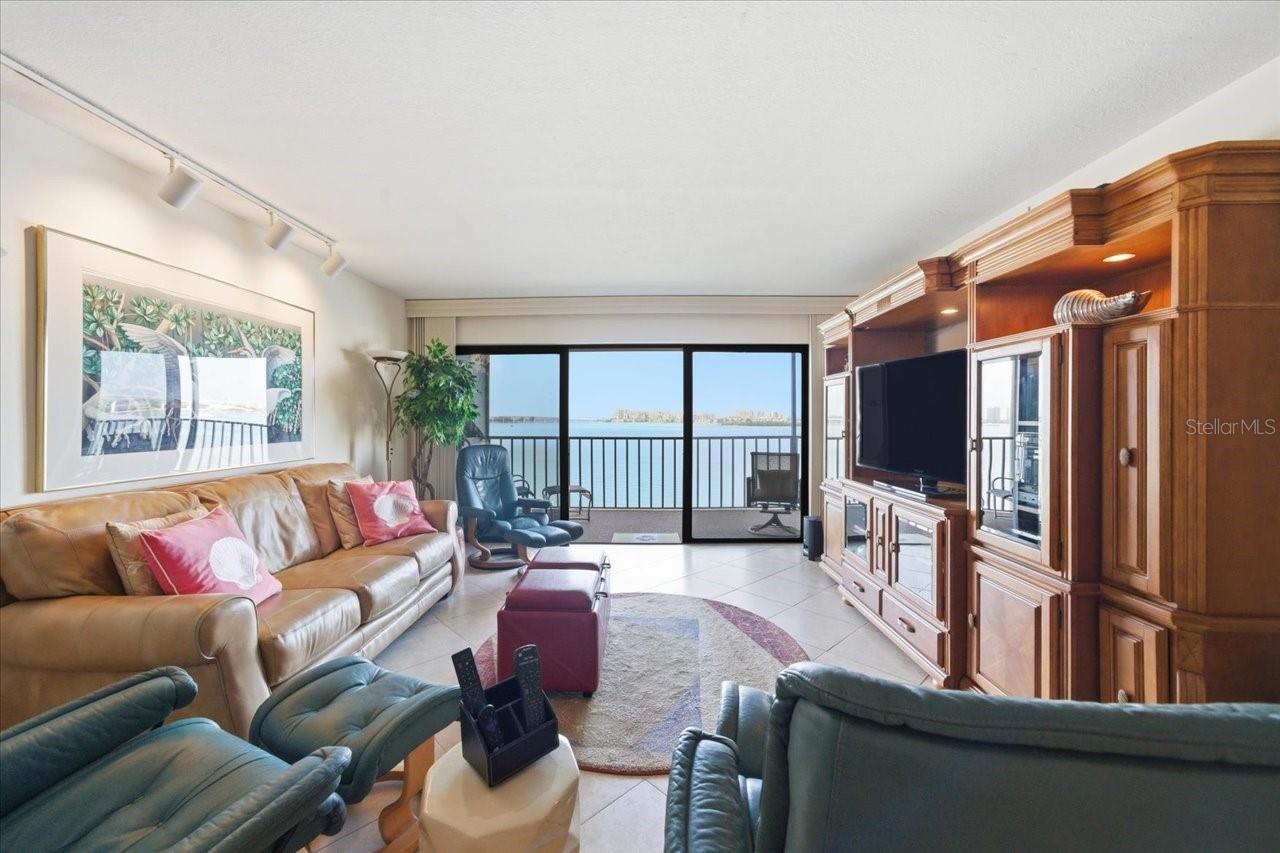 VIEWPOINT-ON-THE-BAY CONDO - Residential