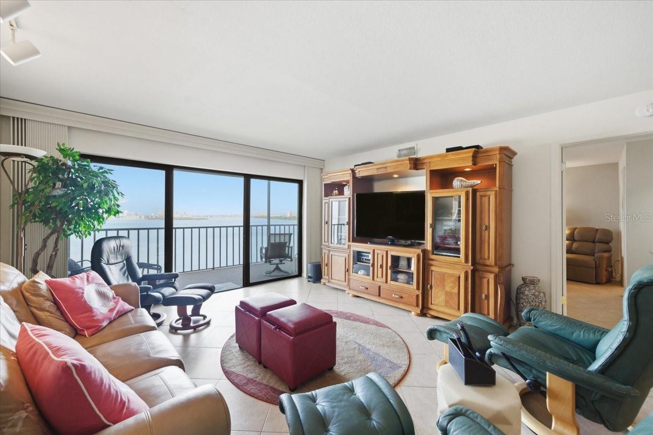 VIEWPOINT-ON-THE-BAY CONDO - Residential