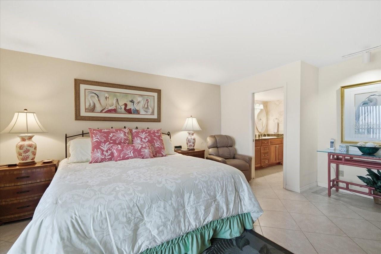 VIEWPOINT-ON-THE-BAY CONDO - Residential