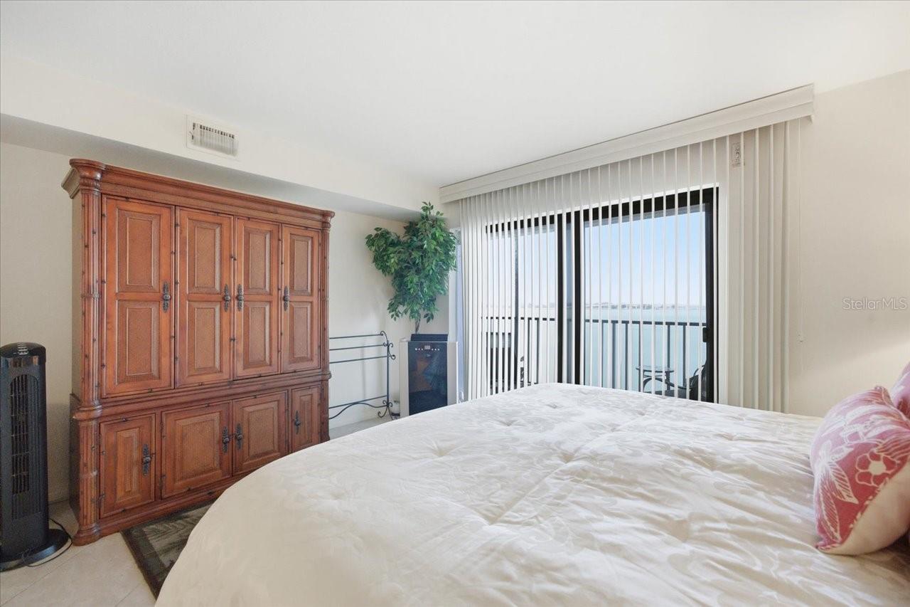 VIEWPOINT-ON-THE-BAY CONDO - Residential