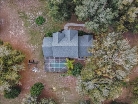 A home in ASTATULA