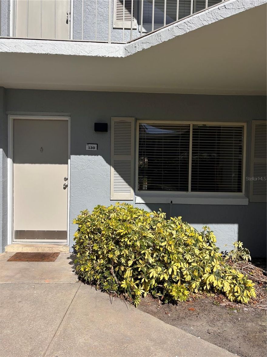 beautiful condo in a highly desirable area! Freshly painted and updated inside and out, with plenty amenities. Close to mall, restaurants and Cranes Roost park one of the best park for walk and enjoy the fire works.