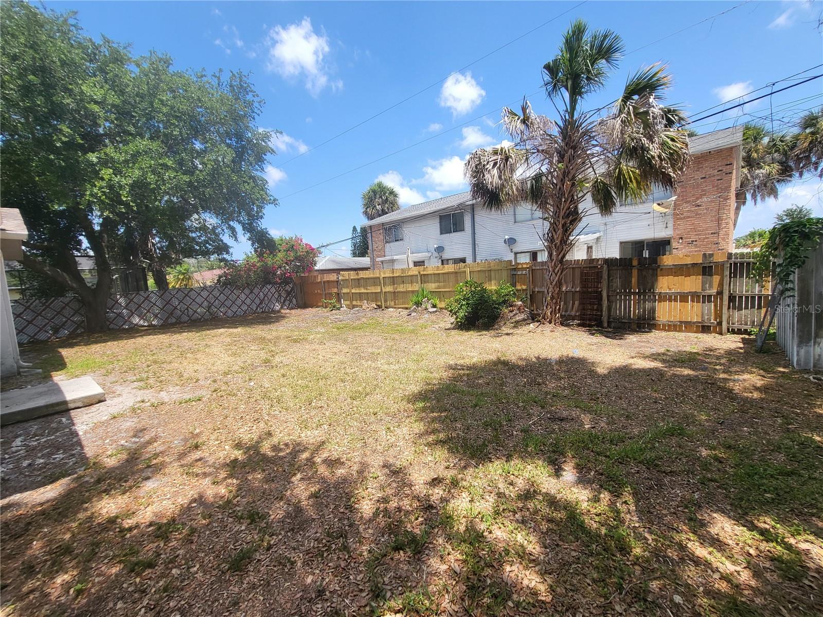 CEDAR MANOR - Residential Lease