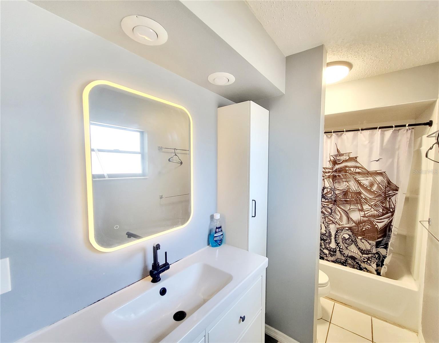 CEDAR MANOR - Residential Lease