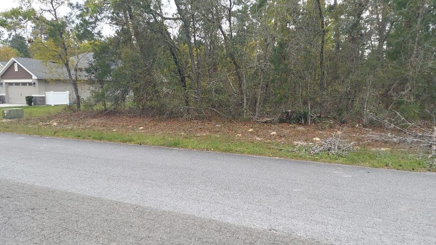 BEAUTIFUL AND SERENE NEIGHBORHOOD, EXCELLENT FOR LIVING* SHOPPS OF SUGARMILL WOODS PLAZA NEARBY.  SO CLOSE TO SUNCOAST PAKWAY. *ONLY ABOUT AN HOUR AWAY FROM TAMPA* COMMUNITY AMENITIES: CLUBHOUSE, COMMUNITY POOL, EXERCISE ROOM, GOLF COURSE, PRO SHOP, PUTTING, PUBLX,  RESTAURANT, TENNIS COURT( S )LIGHTED.