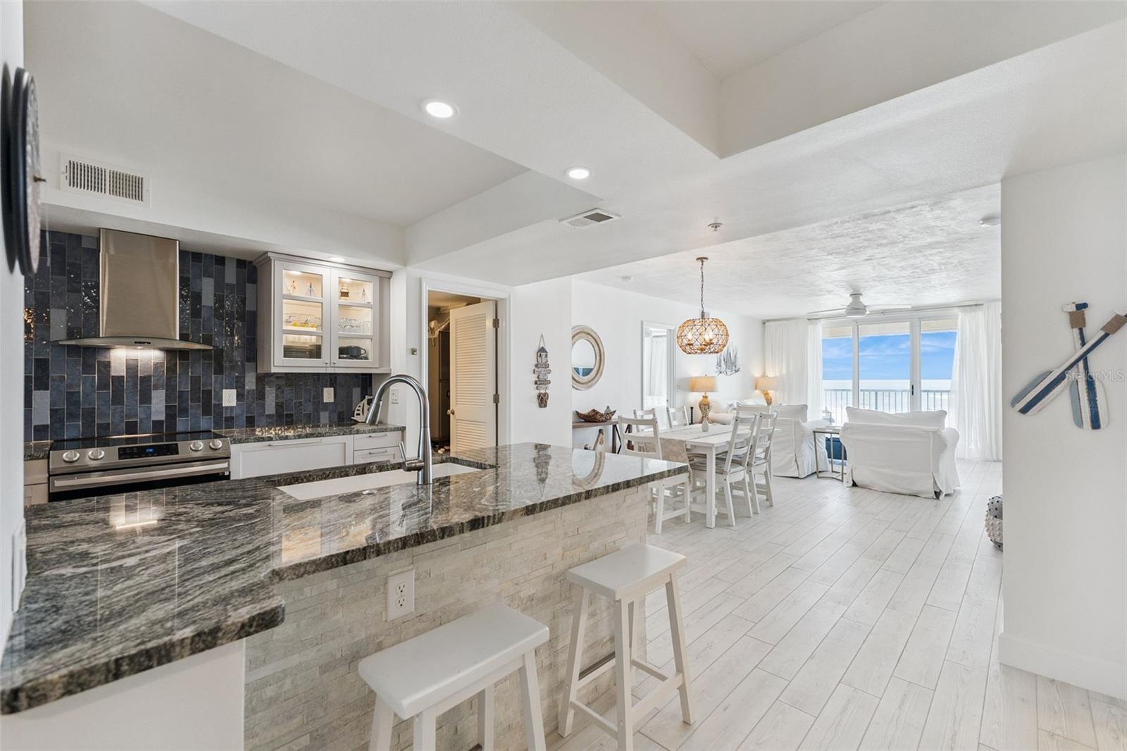 TOWERS AT PONCE INLET TOWER 01 CONDO - Residential