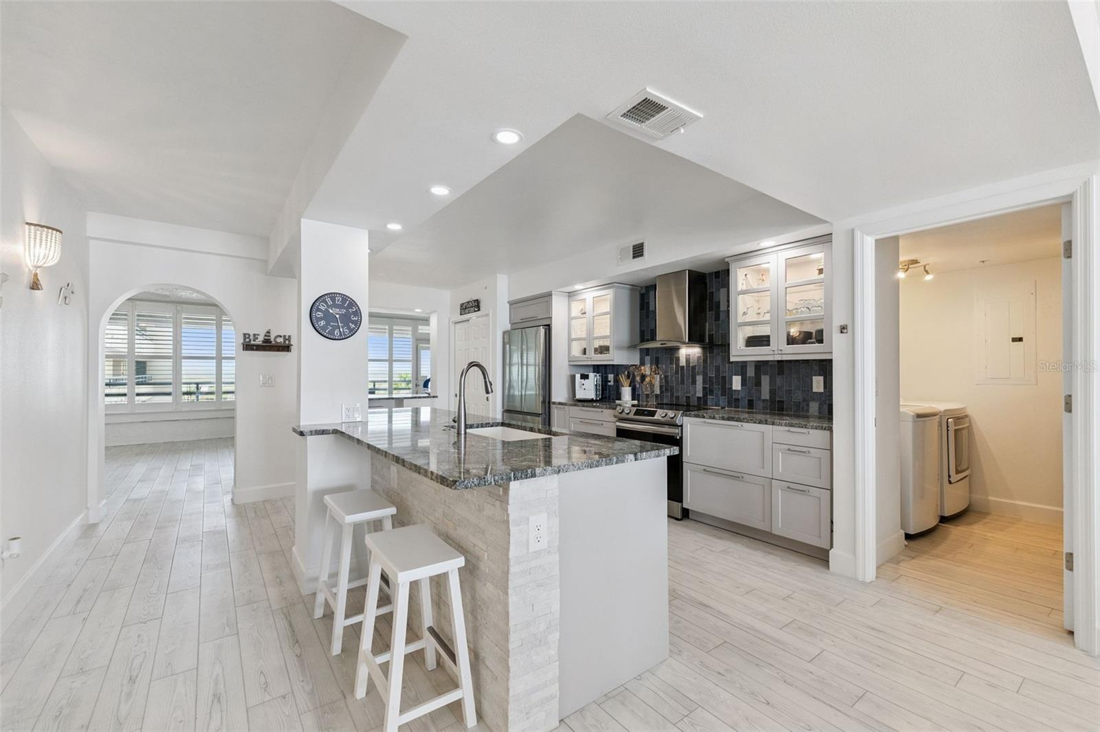 TOWERS AT PONCE INLET TOWER 01 CONDO - Residential