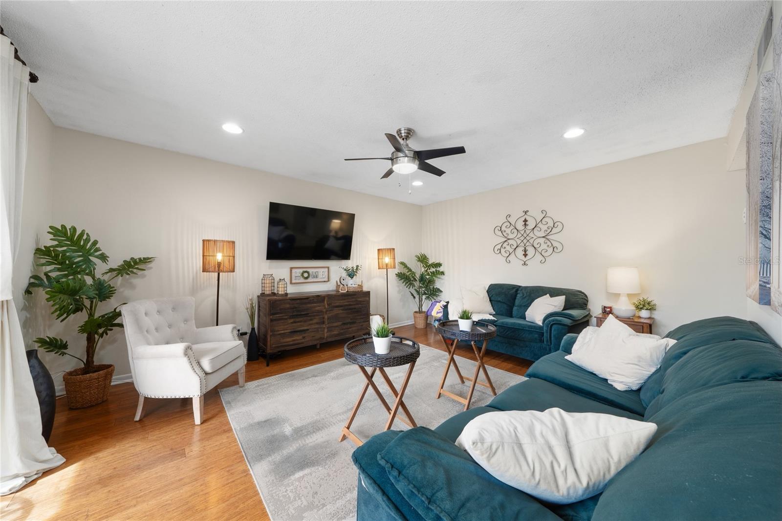 FOUR SEASONS CONDO - Residential