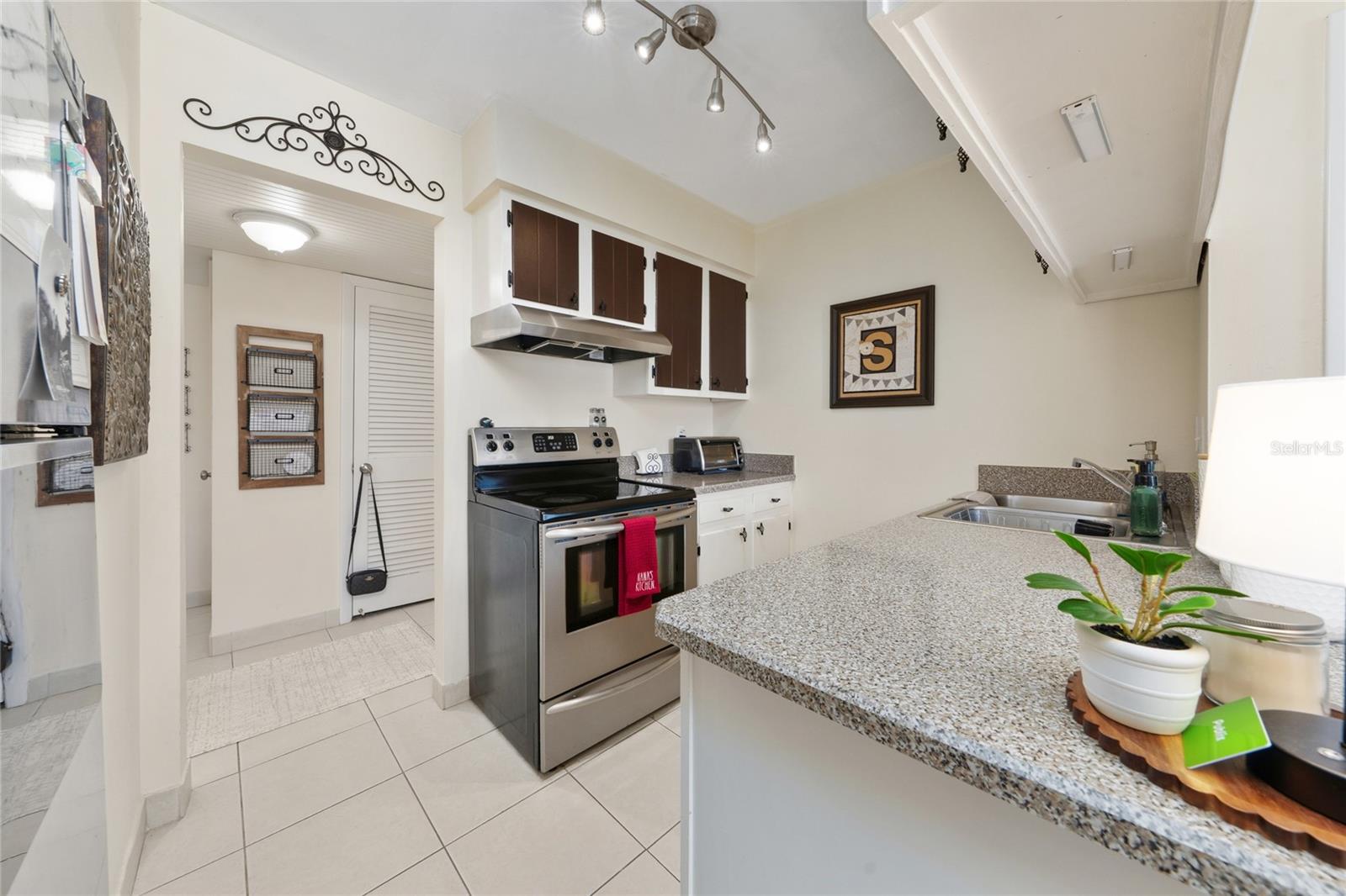 FOUR SEASONS CONDO - Residential