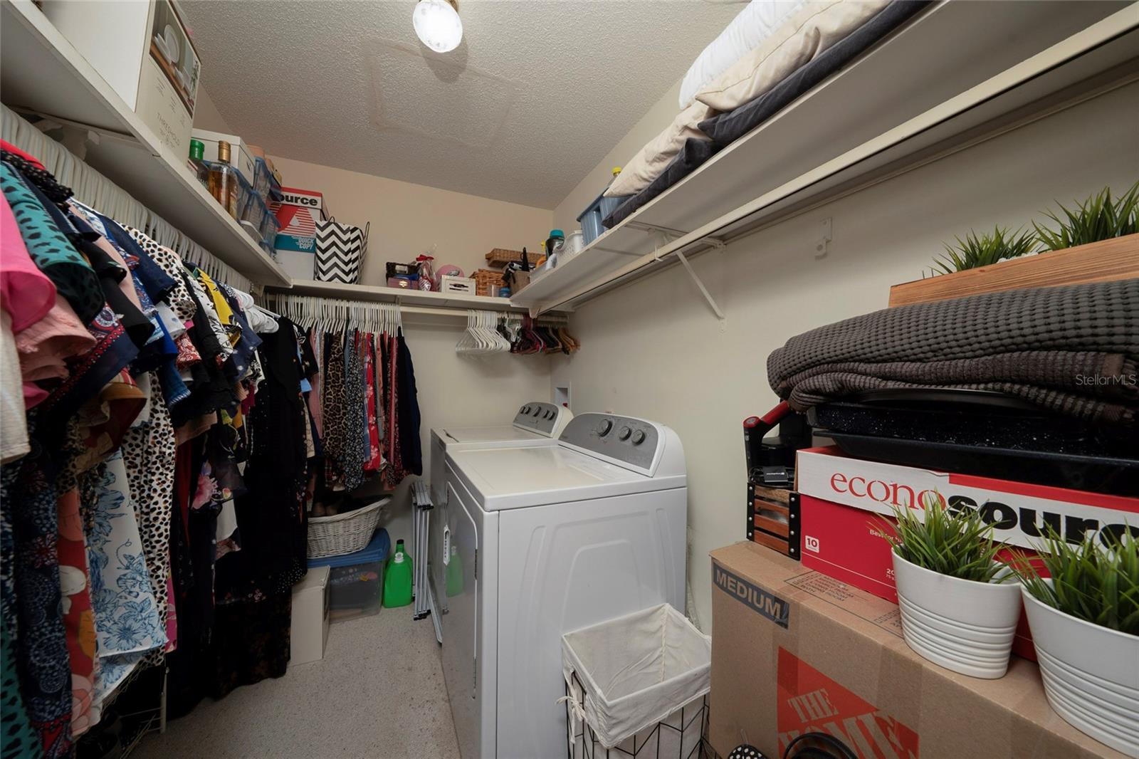 FOUR SEASONS CONDO - Residential