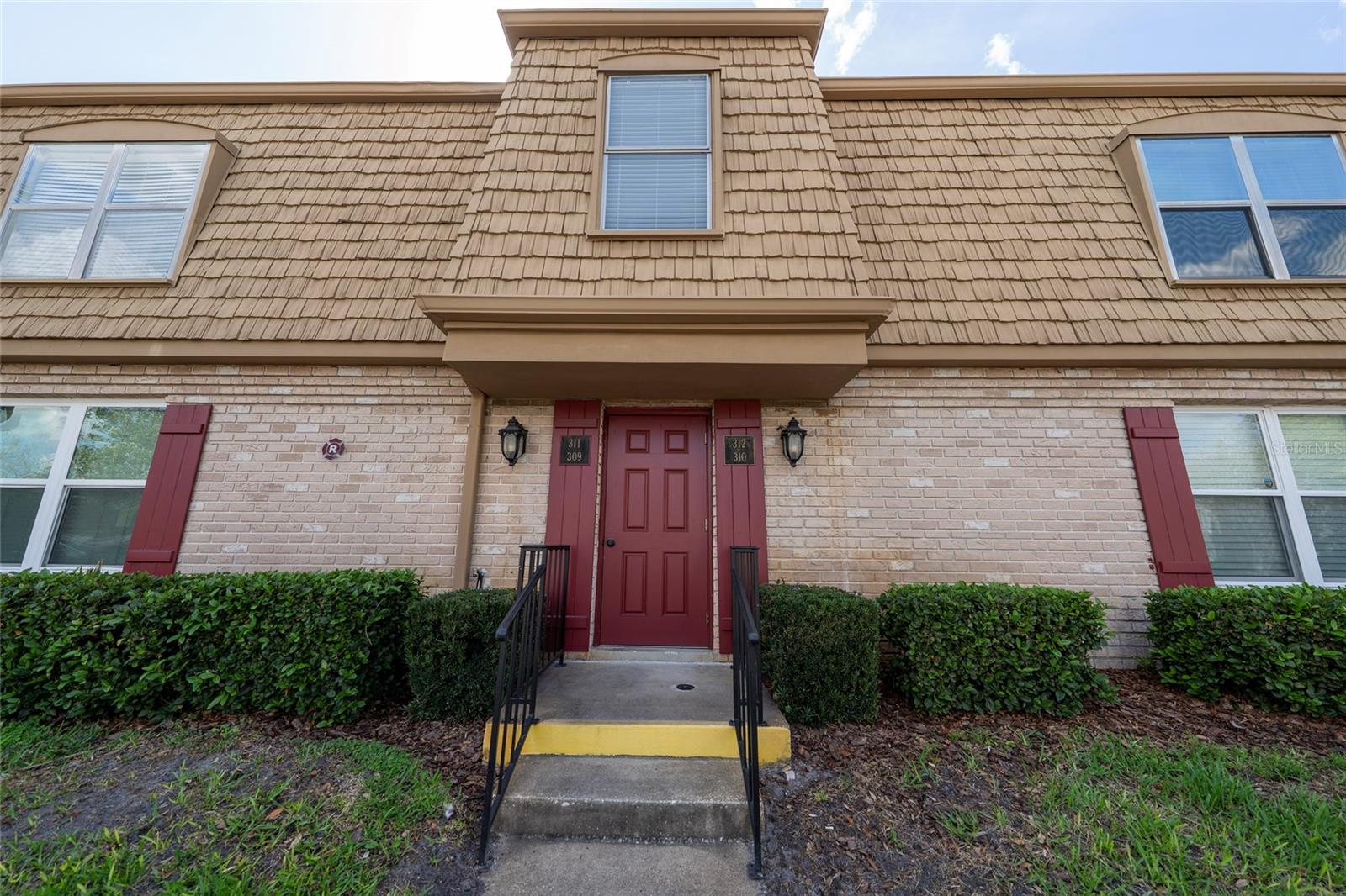 FOUR SEASONS CONDO - Residential