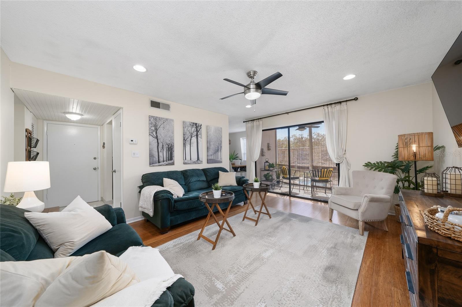 FOUR SEASONS CONDO - Residential